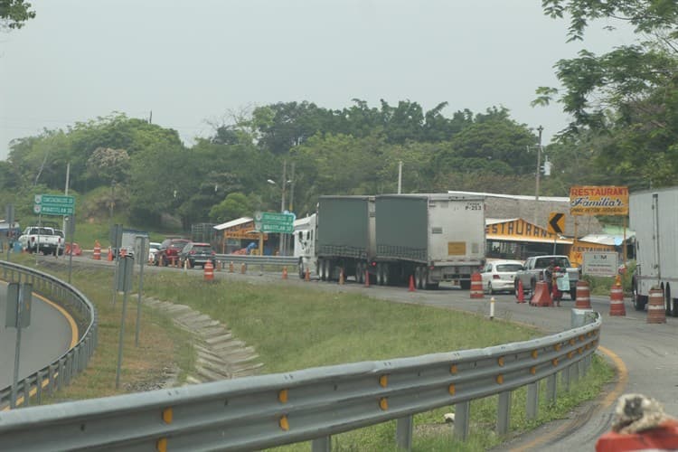 Caos en la Villahermosa-Coatzacoalcos por puesto de control