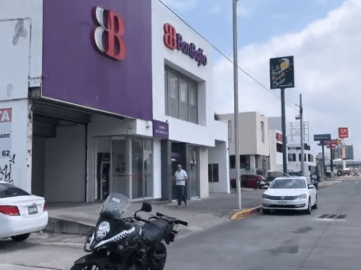 Asaltan a usuario del banco BanBajio en Boca del Río (+Video)