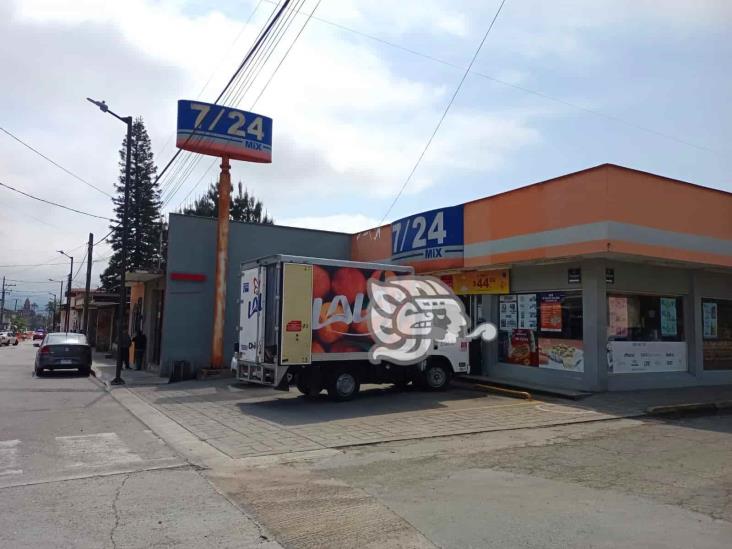 Sujetos armados roban tienda de conveniencia en Orizaba