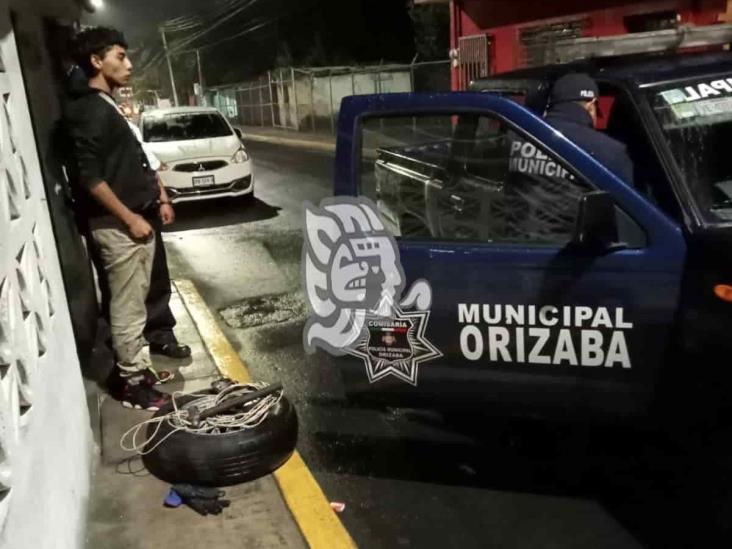 Cansados de robos colonos detienen a presunto ladrón en Orizaba