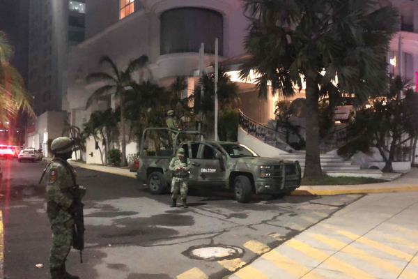 Intenso operativo en torre residencial sorprende a Boca del Río (+video)