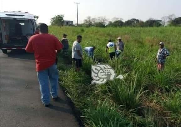 Tráiler golpea y saca a motociclista de la Córdoba-La Tinaja