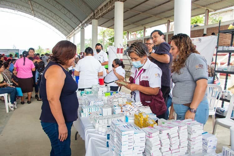 Gran demanda en jornada de salud en Poza Rica (+Video)