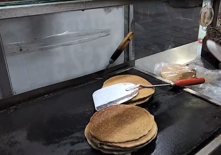 Hot cakes del parque Juárez, una tradición culinaria de Xalapa (+Video)