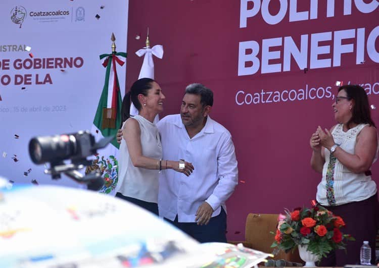 Lluvia de elogios cae sobre Sheinbaum y Nahle en evento multitudinario en Coatzacoalcos