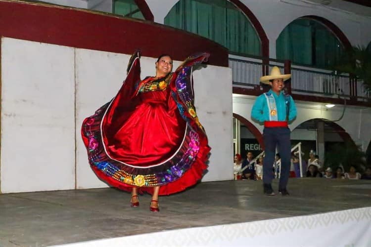 Encuentro Nacional de Danza Folclórica fue todo un espectáculo en el sur