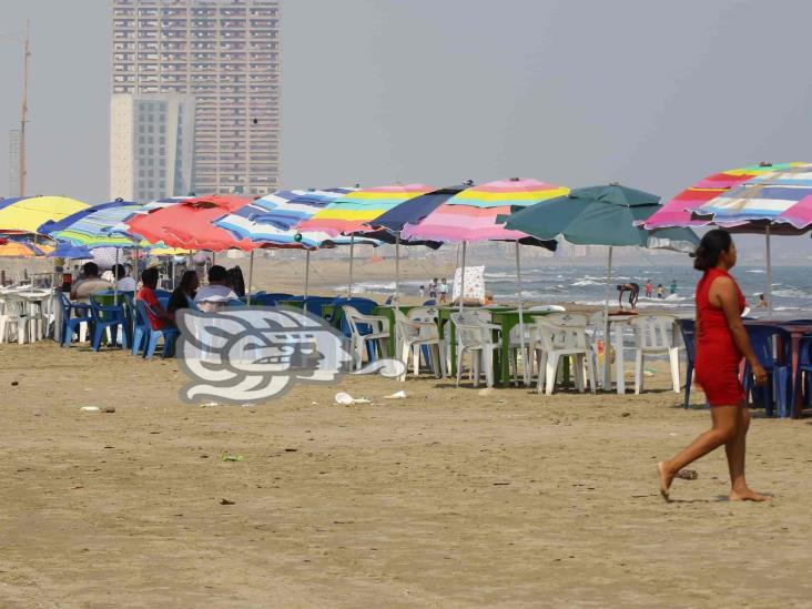 ¡Nortazo pone fin a las vacaciones! FF49 corre a familias de la playa tras caluroso día en Coatzacoalcos (+Video)