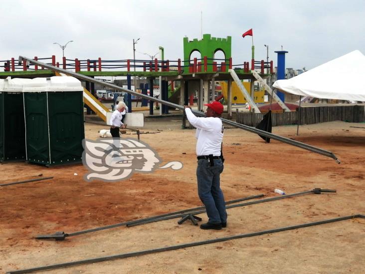 ¡Nortazo pone fin a las vacaciones! FF49 corre a familias de la playa tras caluroso día en Coatzacoalcos (+Video)