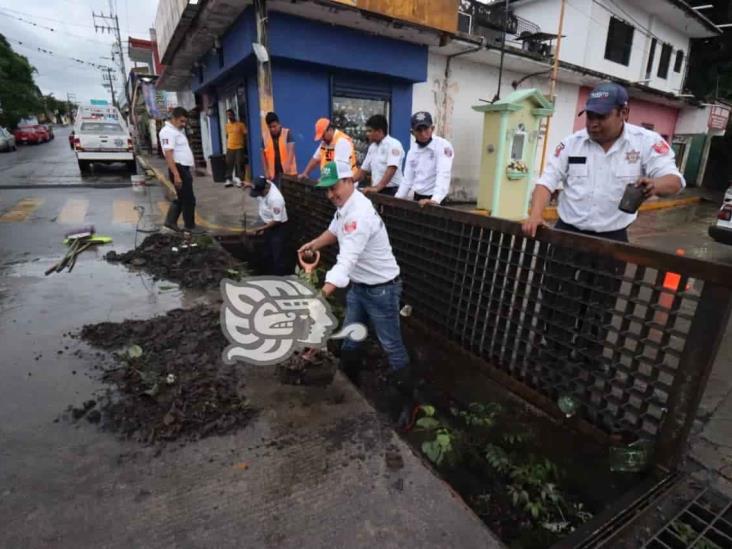 Ante lluvias atípicas, desazolvan tragatormentas en Misantla