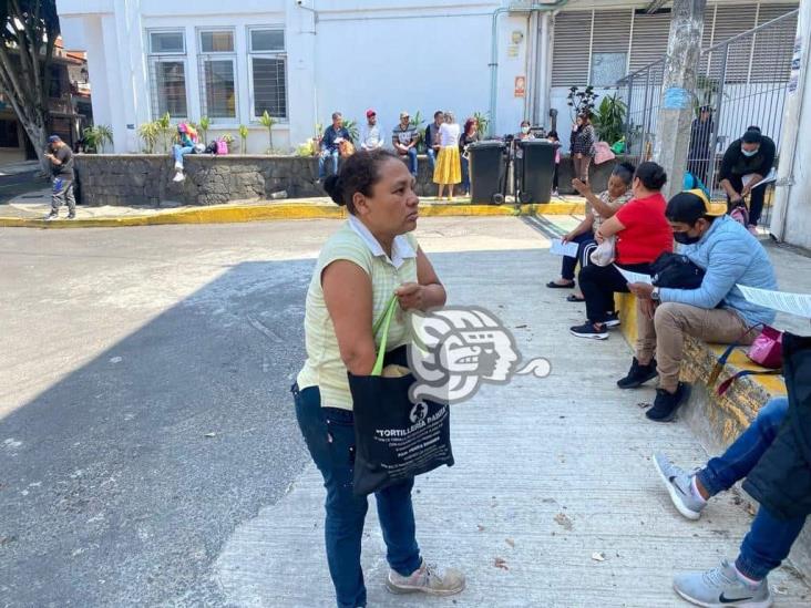 Estable tras labor de parto, jovencita abandonada a su suerte por taxista y hospitales de Veracruz