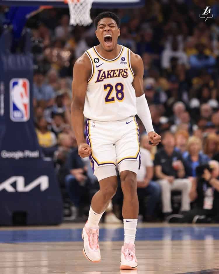 Inicia Lakers con triunfo su camino en playoffs