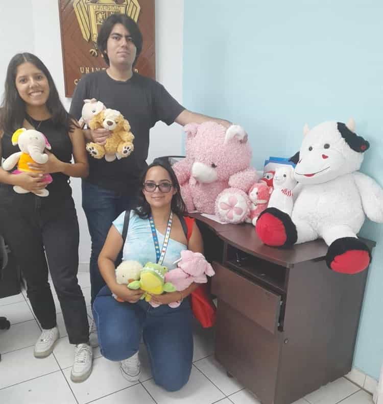 Universidad Cristóbal Colón invita a donar juguetes con la campaña PelUCChetón