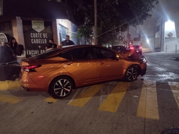 Se pasa la preferencia y provoca accidente en calles de Boca del Río