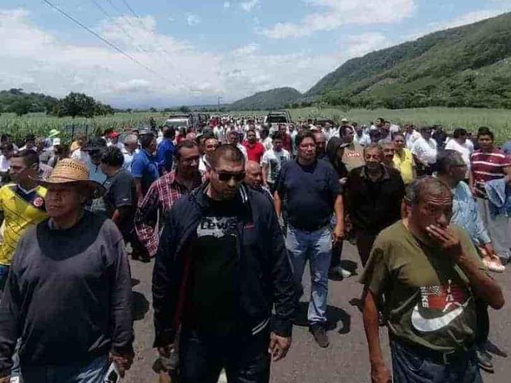 Con megaoperativo en Jalcomulco impiden paso a taxistas de la zona centro; iban a Xalapa (+Video)