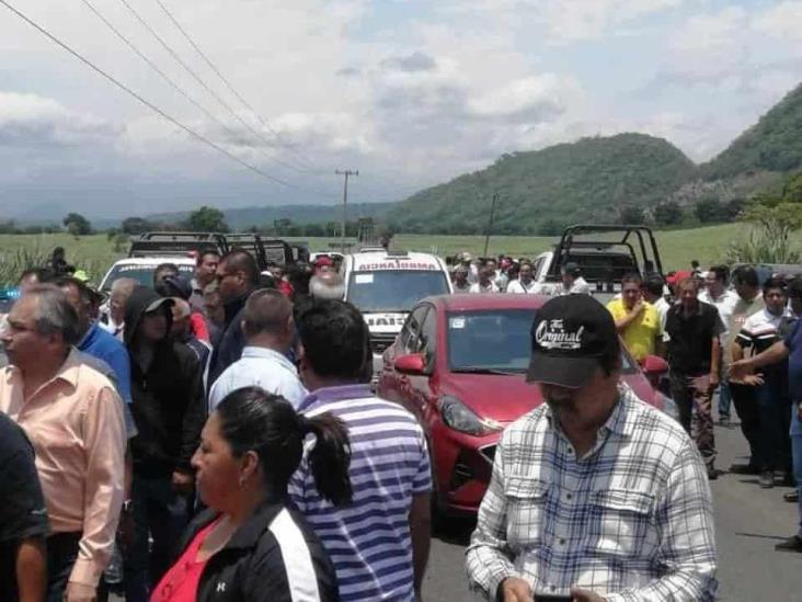 Con megaoperativo en Jalcomulco impiden paso a taxistas de la zona centro; iban a Xalapa (+Video)