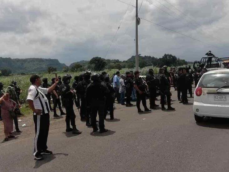 Con megaoperativo en Jalcomulco impiden paso a taxistas de la zona centro; iban a Xalapa (+Video)