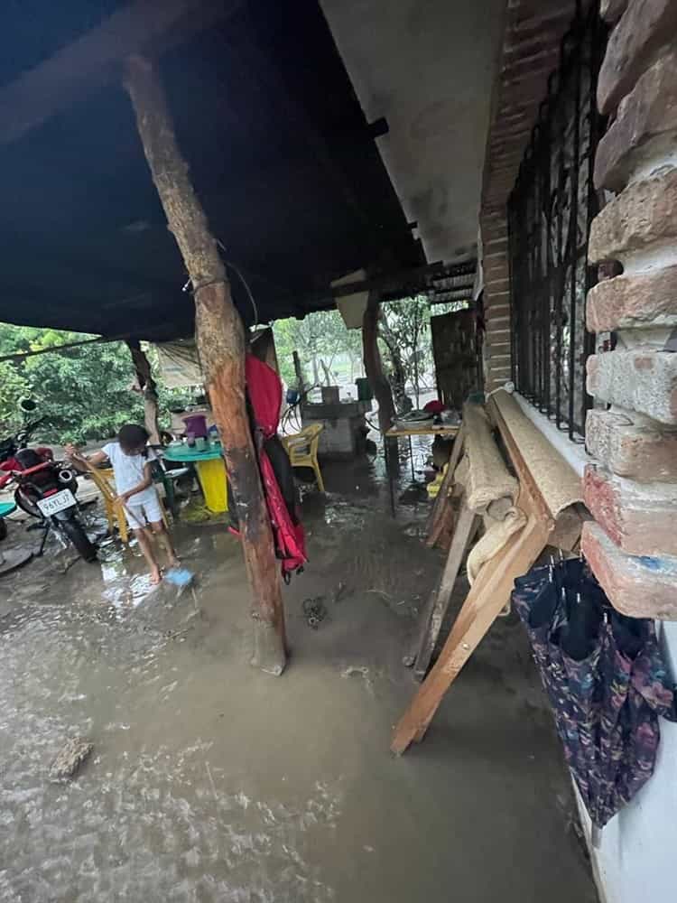 Se desborda río Chapa-Chapa; inunda viviendas de Misantla
