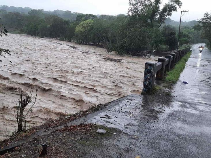 Por lluvias, suben de nivel ríos que rodean Misantla