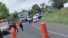 Con megaoperativo en Jalcomulco impiden paso a taxistas de la zona centro; iban a Xalapa (+Video)