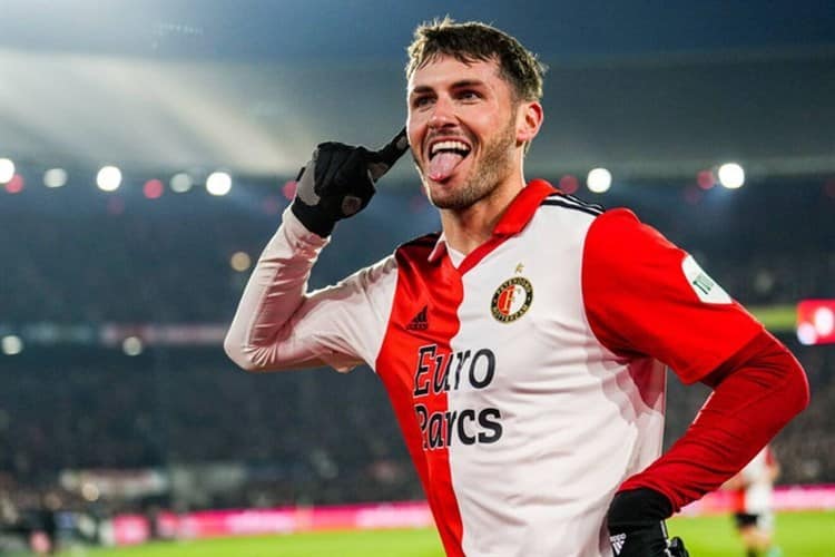 Santiago Giménez, a punto de romper marcas con el Feyenoord