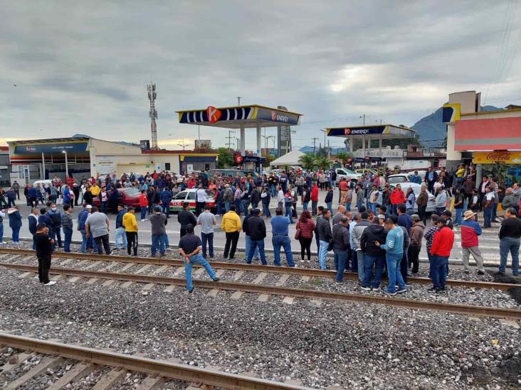 Taxistas de zona centro de Veracruz marchan a Xalapa; exigen que se posponga Revista Vehicular (+Video)