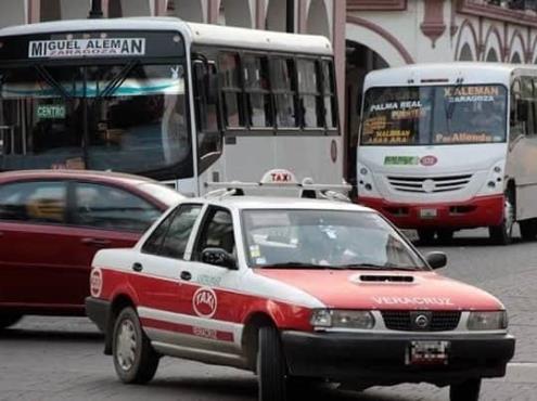 Taxistas denuncian clonación de unidades en Veracruz