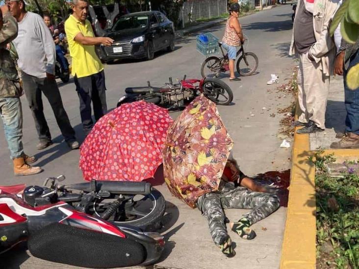 Chocan motociclistas en Cosamaloapan; uno está grave