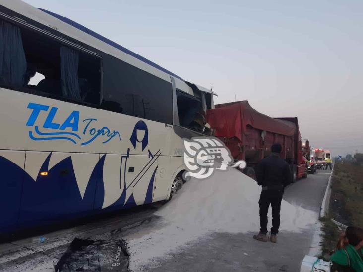 Accidente de autobús contra tráiler en la Orizaba-Puebla deja varios lesionados (+Video)