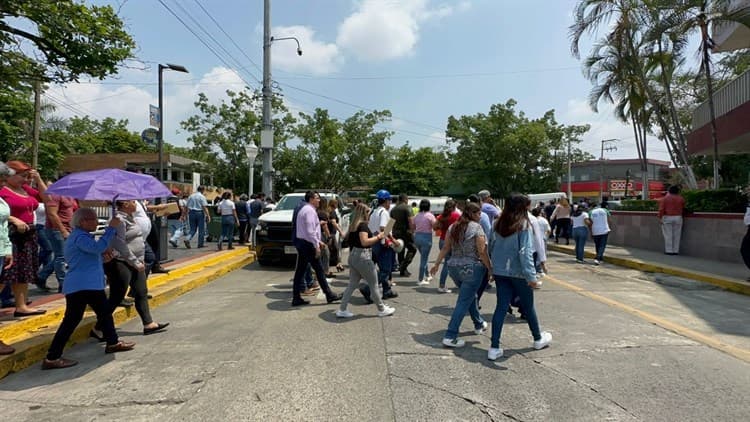 Por simulacro, evacúan edificios públicos en Poza Rica (+Video)