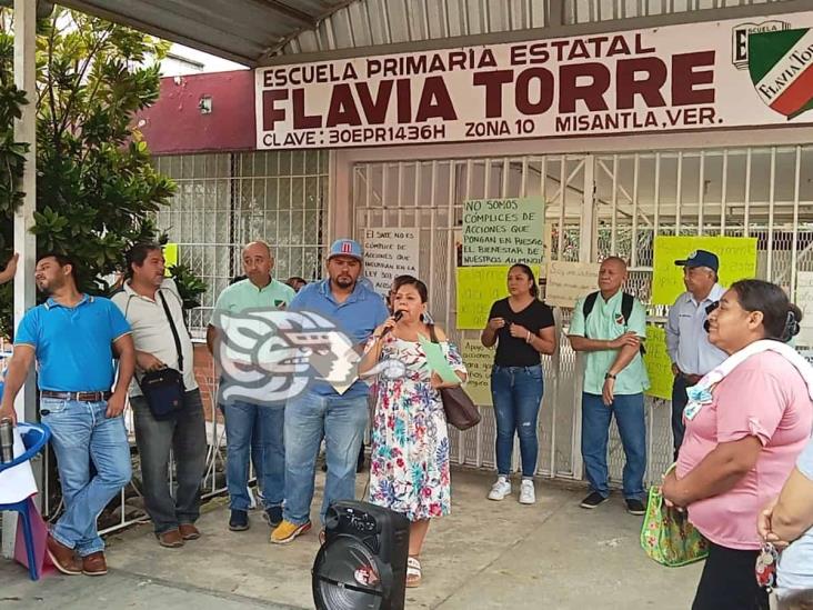 Por presunto maltrato psicológico, exigen salida de maestra en primaria de Misantla