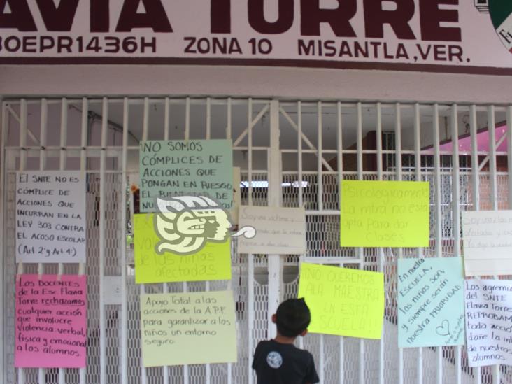 Por presunto maltrato psicológico, exigen salida de maestra en primaria de Misantla
