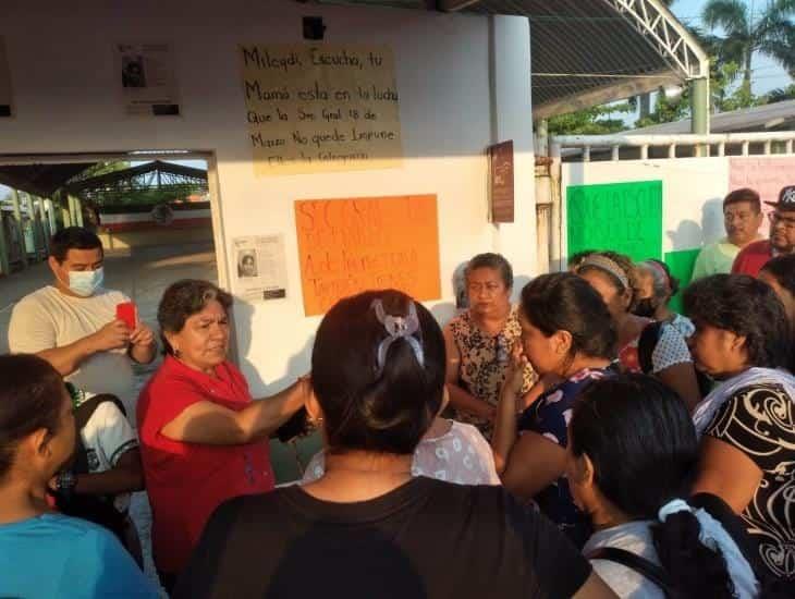 Tras amenaza, retiran a cientos de alumnos en secundaria de Nanchital