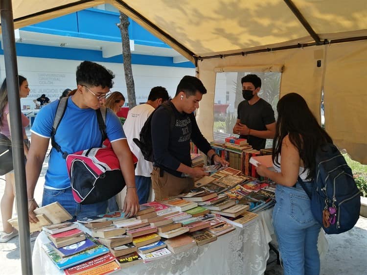 Con Libros Libres, Universidad Cristóbal Colón impulsa la cultura