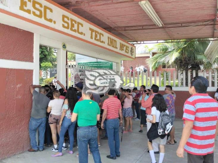 No fue simulacro; evacuan secundaria en Poza Rica por presunta fuga de gas