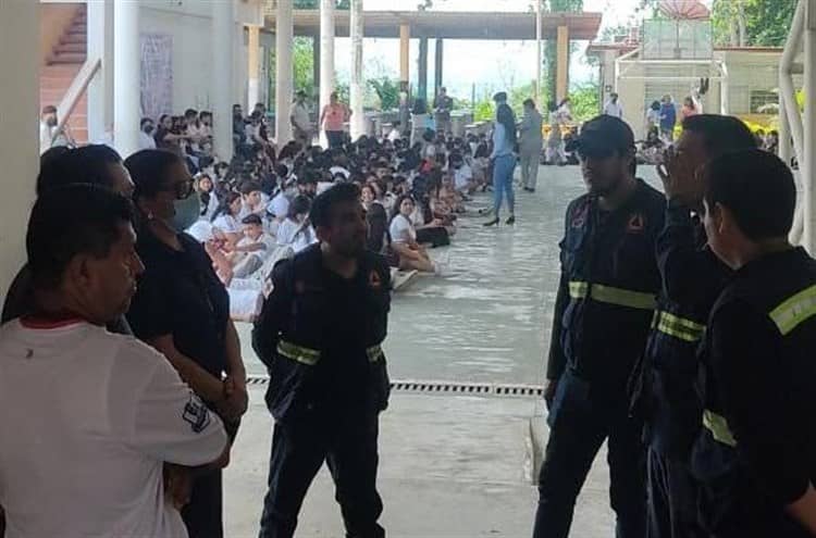 No fue simulacro; evacuan secundaria en Poza Rica por presunta fuga de gas