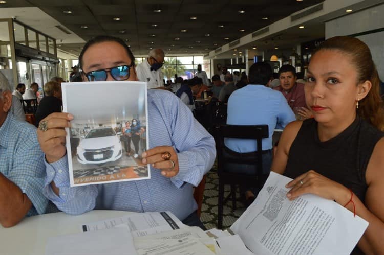 Compra auto nuevo en agencia de Veracruz; lo boletinan con reporte de robo en Guerrero