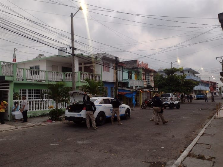 A machetazos, agrede a policías en Boca del Río; tuvieron que dispararle