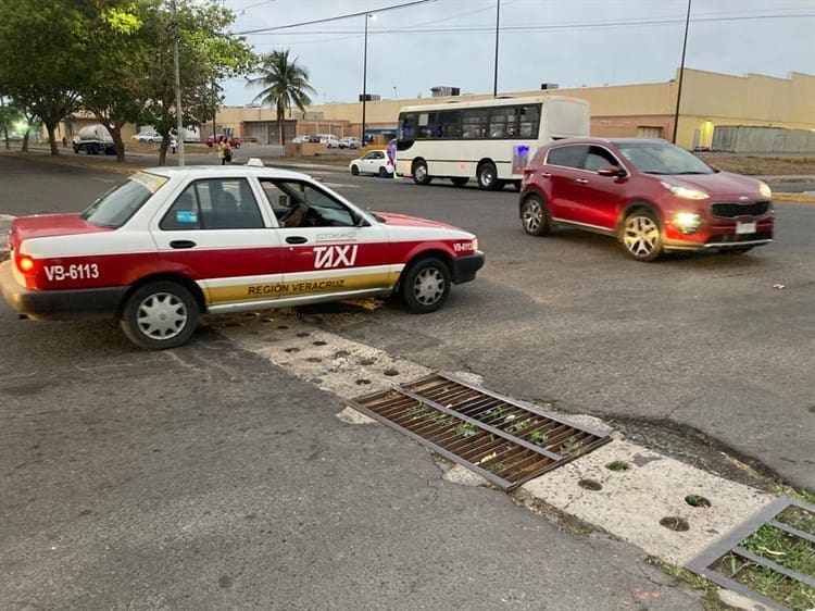 Alertan de baches en Boca del Río