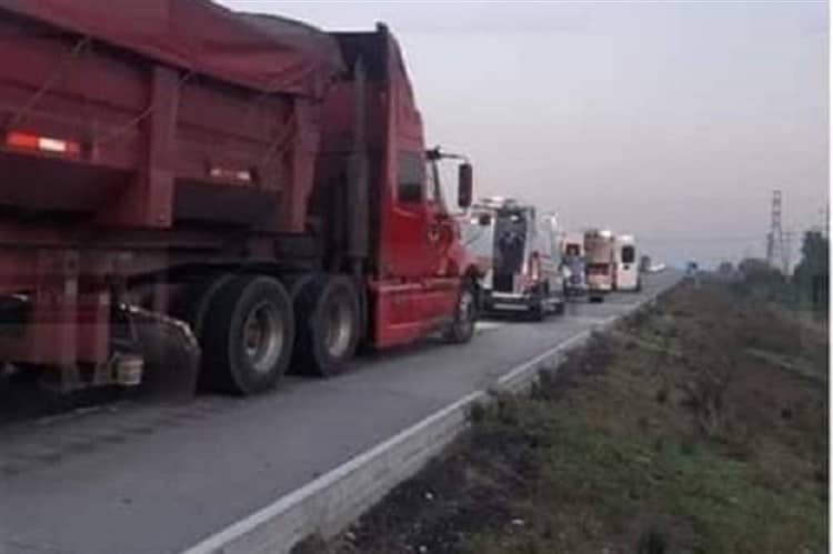 Ocurre carambola de vehículos sobre la autopista La Tinaja-Cosamaloapan