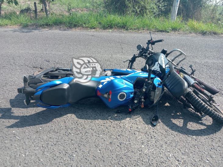 Fuerte choque de motocicletas en la Xalapa-Alto Lucero