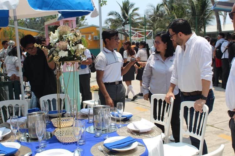 Alumnos del Conalep Veracruz celebran su Expo Emprende