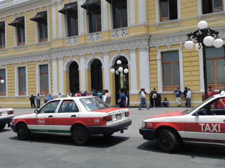 Protestan taxistas de Orizaba; acusan abusos de policías estatales (+Video)