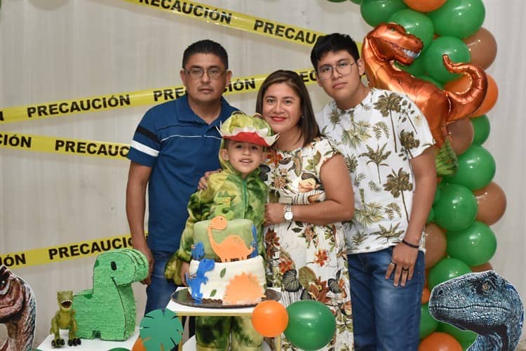 Lucio Alejandro del Pilar Hernández es festejado por sus 5 años de vida