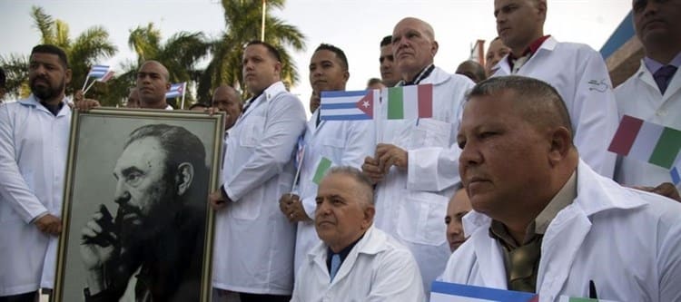 Con 19 médicos de Cuba, buscan ‘vitaminar’ la salud pública en Veracruz