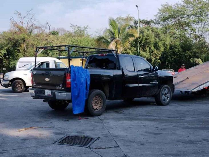 Hallan a guatemalteco asesinado en batea de camioneta en Córdoba