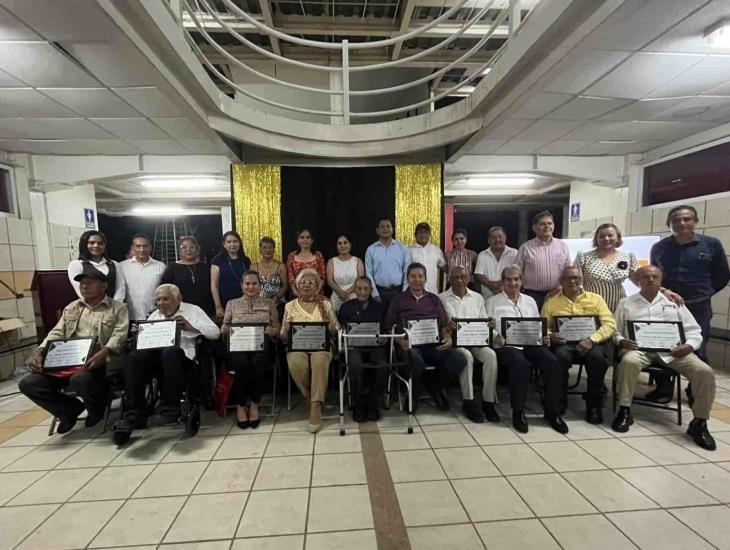 Periodistas veteranos de Acayucan reciben reconocimiento
