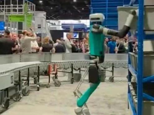 ¡No soportó!, robot colapsa luego de una intensa jornada laboral (+Video)