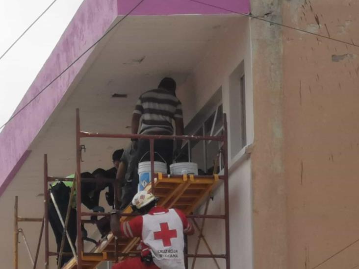 Pintor recibe descarga eléctrica cuando trabajaba en un edificio en Xalapa