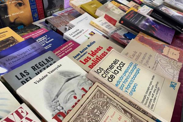 En Xalapa se venden muchos libros, pero se lee poco, señalan libreros