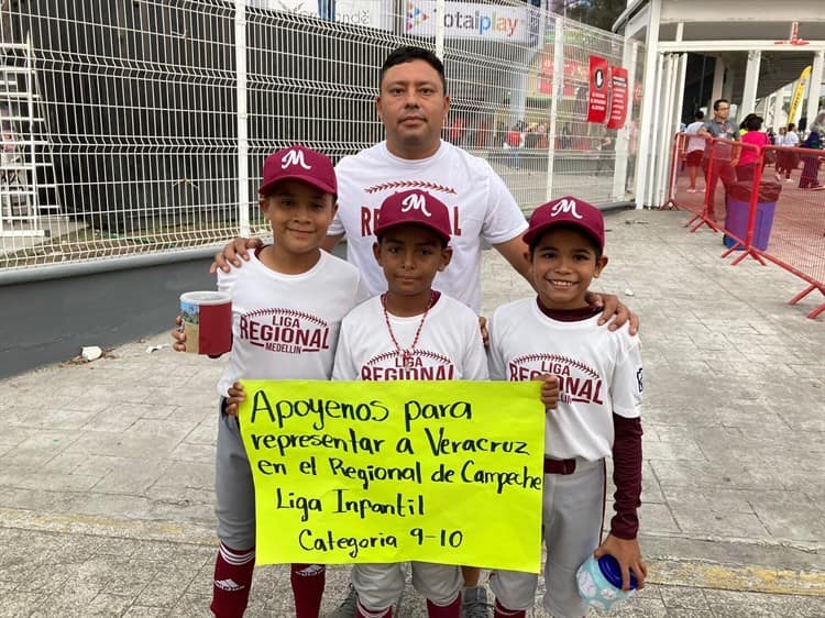 Niños beisbolistas botean para ir a campeonato en Campeche